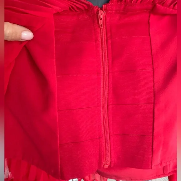 GUESS Red Pleated Off-Shoulder Top - Picture 8 of 10